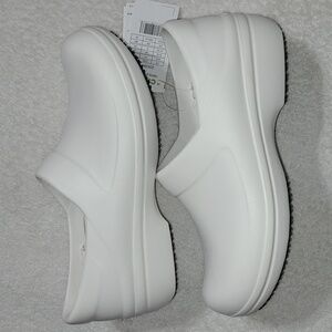 Crocs At Work Womens White Neria Pro II Slip On Clogs Shoes Size 10